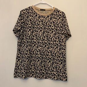 3/$30 Blooming Jelly short sleeve cheetah print top. Size L.  Length 25”